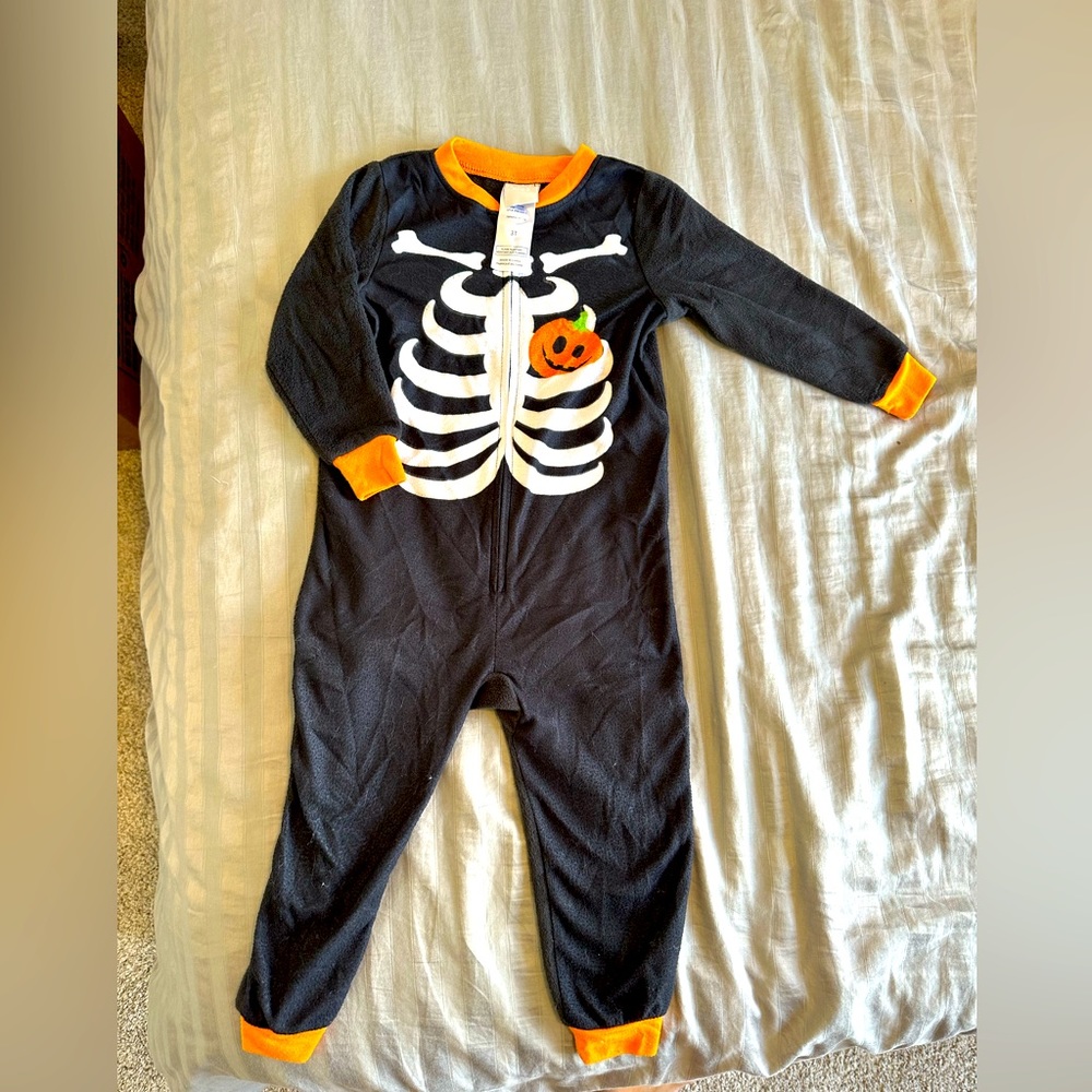 Halloween skeleton PJs 3T